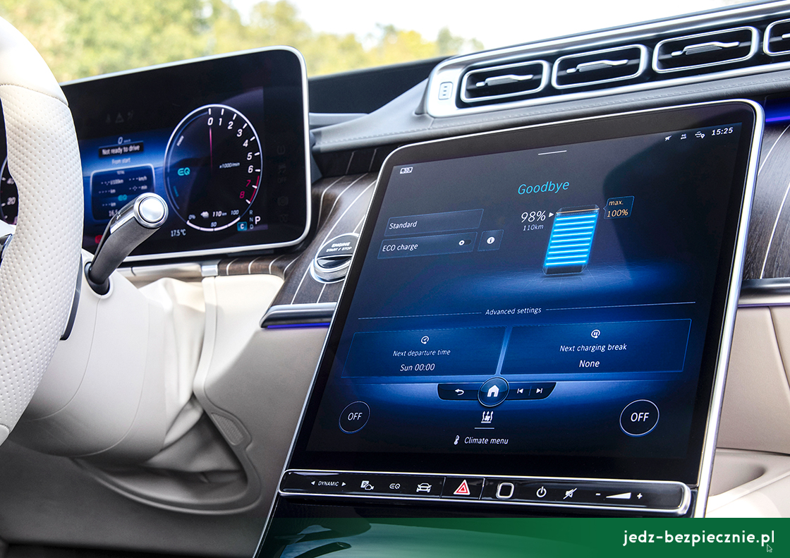 Premiera tygodnia - Mercedes Klasy S mild-hybrid i plug-in - panel LCD z informacją o ładowaniu auta
